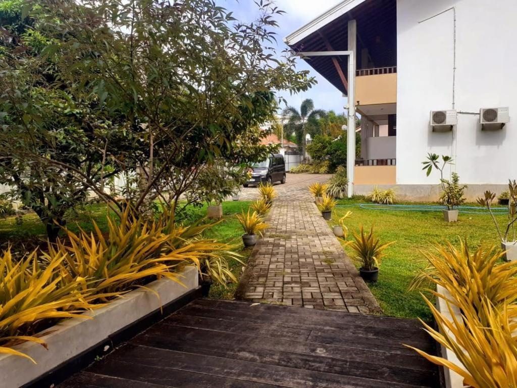 Sunrise Palace Negombo Esterno foto