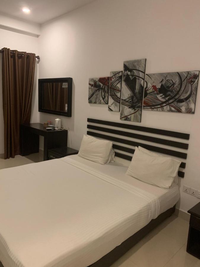 Sunrise Palace Negombo Esterno foto