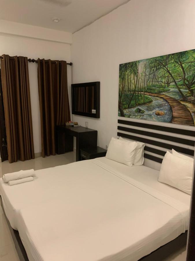 Sunrise Palace Negombo Esterno foto