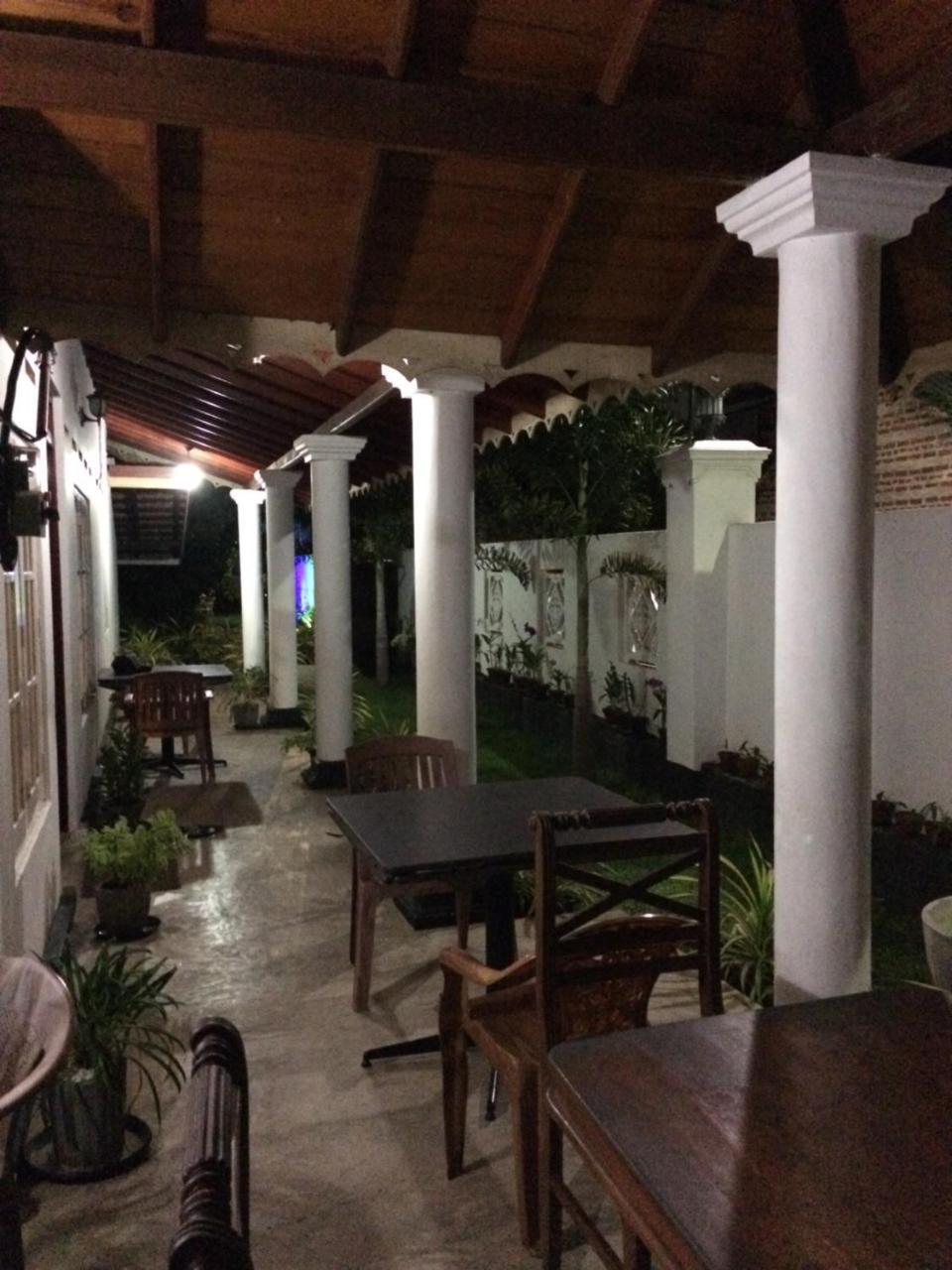 Sunrise Palace Negombo Esterno foto