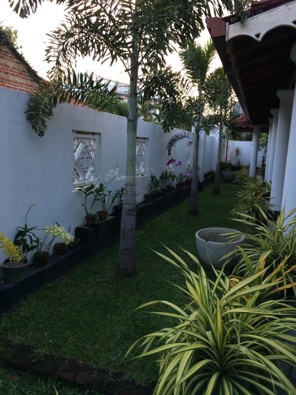 Sunrise Palace Negombo Esterno foto