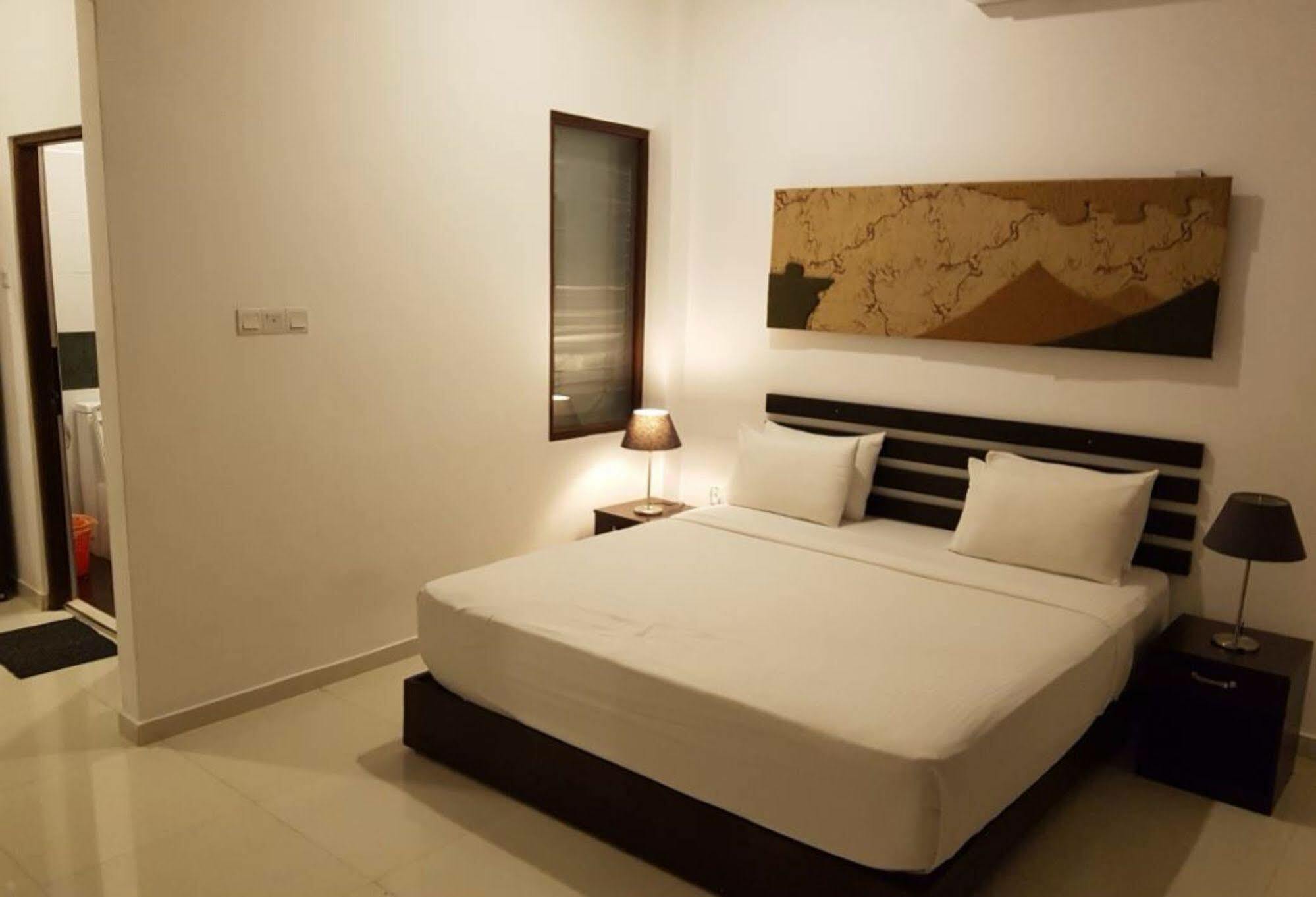 Sunrise Palace Negombo Esterno foto