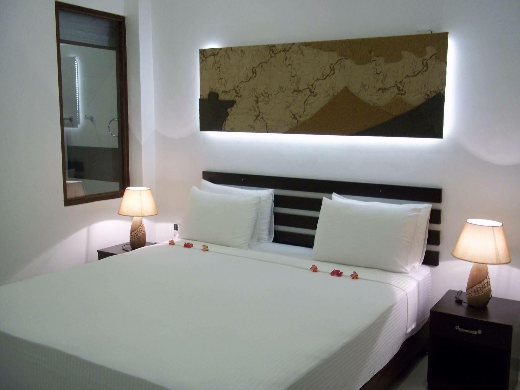Sunrise Palace Negombo Esterno foto